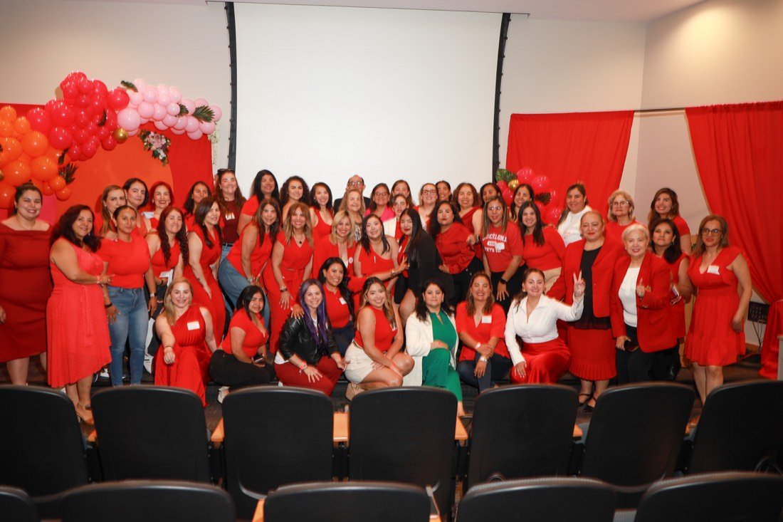Comunidad de mujeres en Go Latinas Live 2025